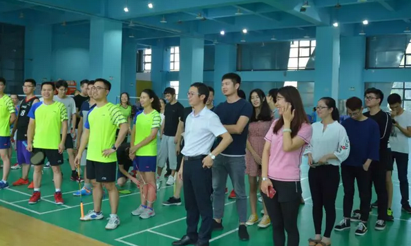 腾博汇游戏官网2018羽毛球赛圆满举行